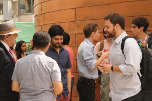 El Profesor Emérito, Juan Enrique Coeymans, compartió con los estudiantes antes de la charla magistral.