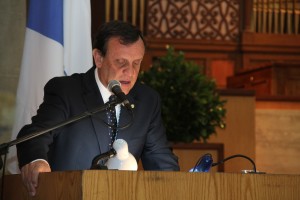 En la ceremonia, el rector de la Universidad Católica, Ignacio Sánchez, aprovechó la oportunidad para dar a conocer la postura de la UC, en torno a la Reforma de Educación Superior y el proyecto del nuevo Ministerio de Ciencia y Tecnología.