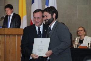 Julio Pertuzé, recibió el Premio de Reconocimiento a la Excelencia Académica en la categoría Iniciación.