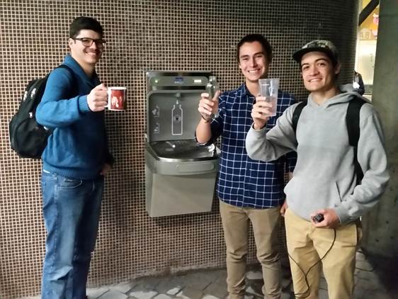 En la foto, parte del equipo de esta iniciativa (de izquierda a derecha): Francisco Retamales (Dirección de Tecnología de la Escuela), Alejandro Quiñones (CAi UC) y José Luis Haddad (CAi UC).