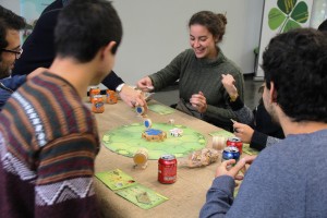 Los estudiantes participaron del Juego de Granjeros que incentiva valores de colaboración, buenas prácticas sociales, entre otros.