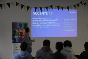 Los asistentes se enteraron del funcionamiento de Accenture. 
