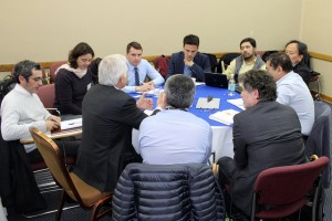 Mesa de trabajo, durante la segunda jornada del Seminario, en que los organizadores acordaron cooperar en el desarrollo de soluciones tecnológicas.