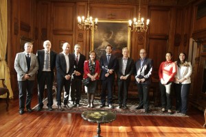 Autoridades de la UC y de la Escuela de Ingeniería, representantes de Inria y de la Embajada de Francia participaron en la ceremonia.