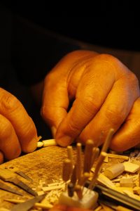 Trabajo con palitos de fósforo y madera de álamo.