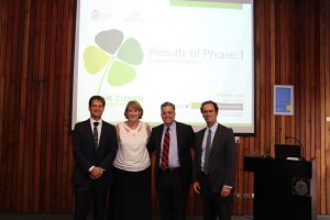 De izq. a derecha: El vicerrector Pedro Bouchon; la decana de ciencias, Mary Galvin, y el decano de ingeniería, Peter Kilpatrick, de Notre Dame; y el decano Juan Carlos de la Llera.