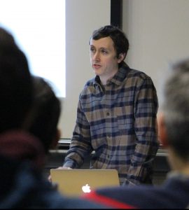  Walter Scheirer, profesor del Departamento de Ingeniería Informática de la Universidad de Notre Dame dictando charla en Ingeniería UC 