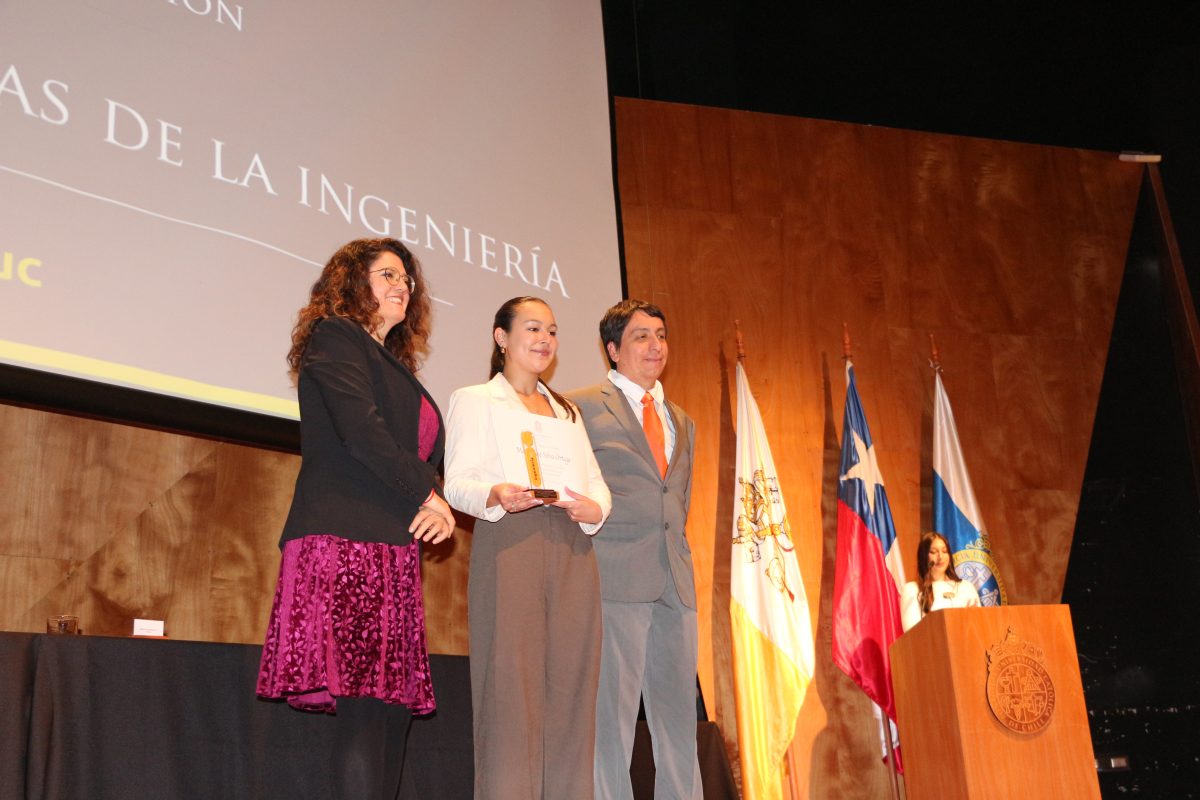 196 estudiantes recibieron sus diplomas de licenciatura en emotiva ...